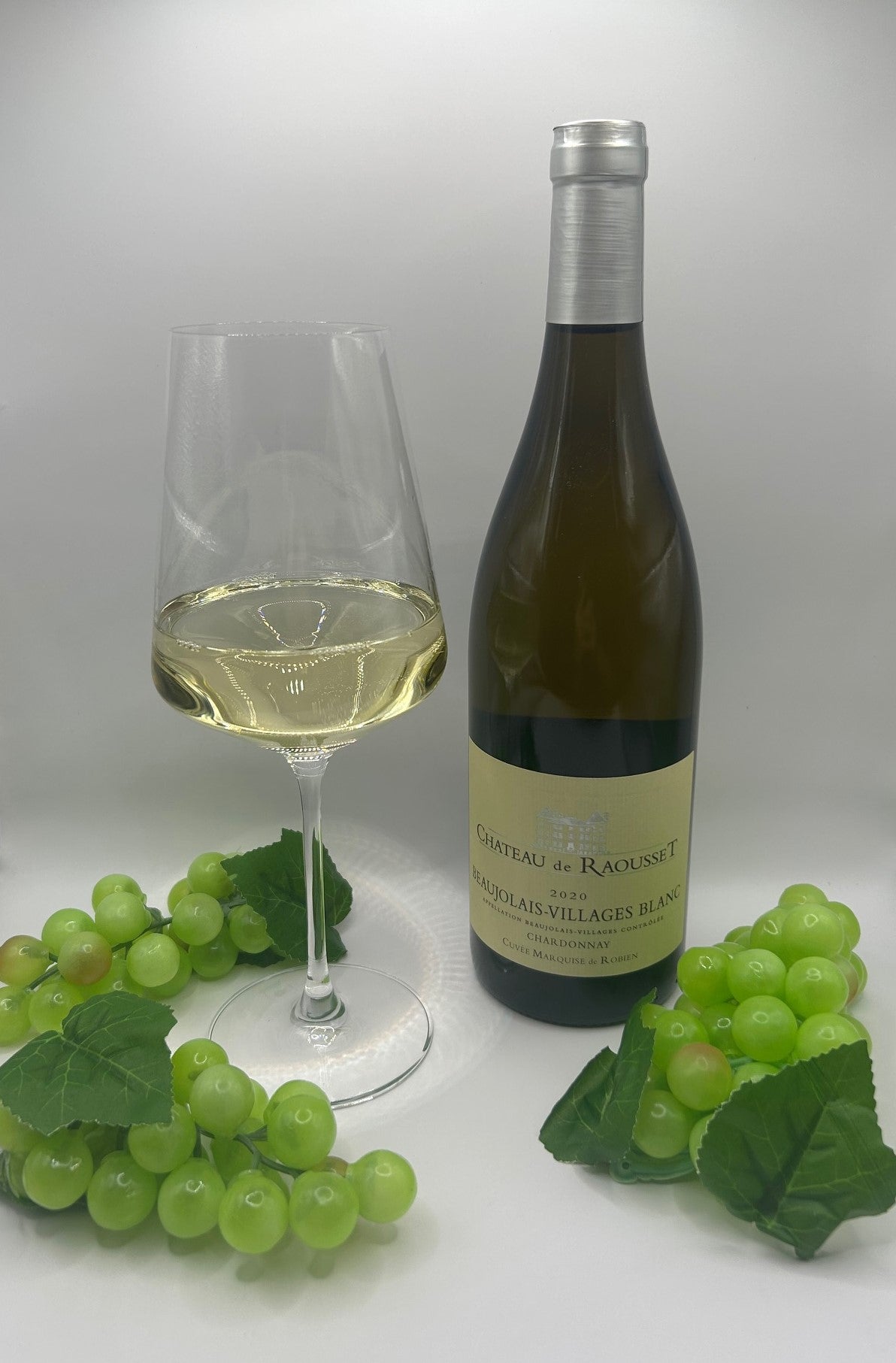 Weißweinflasche im Licht – Pinot Grigio online bestellen bei Weinamt