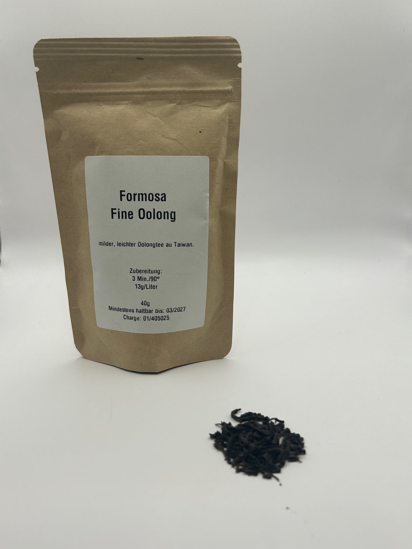 Formosa Fine Oolong Tee lose in Keramikschale serviert – Produkt von Weinamt