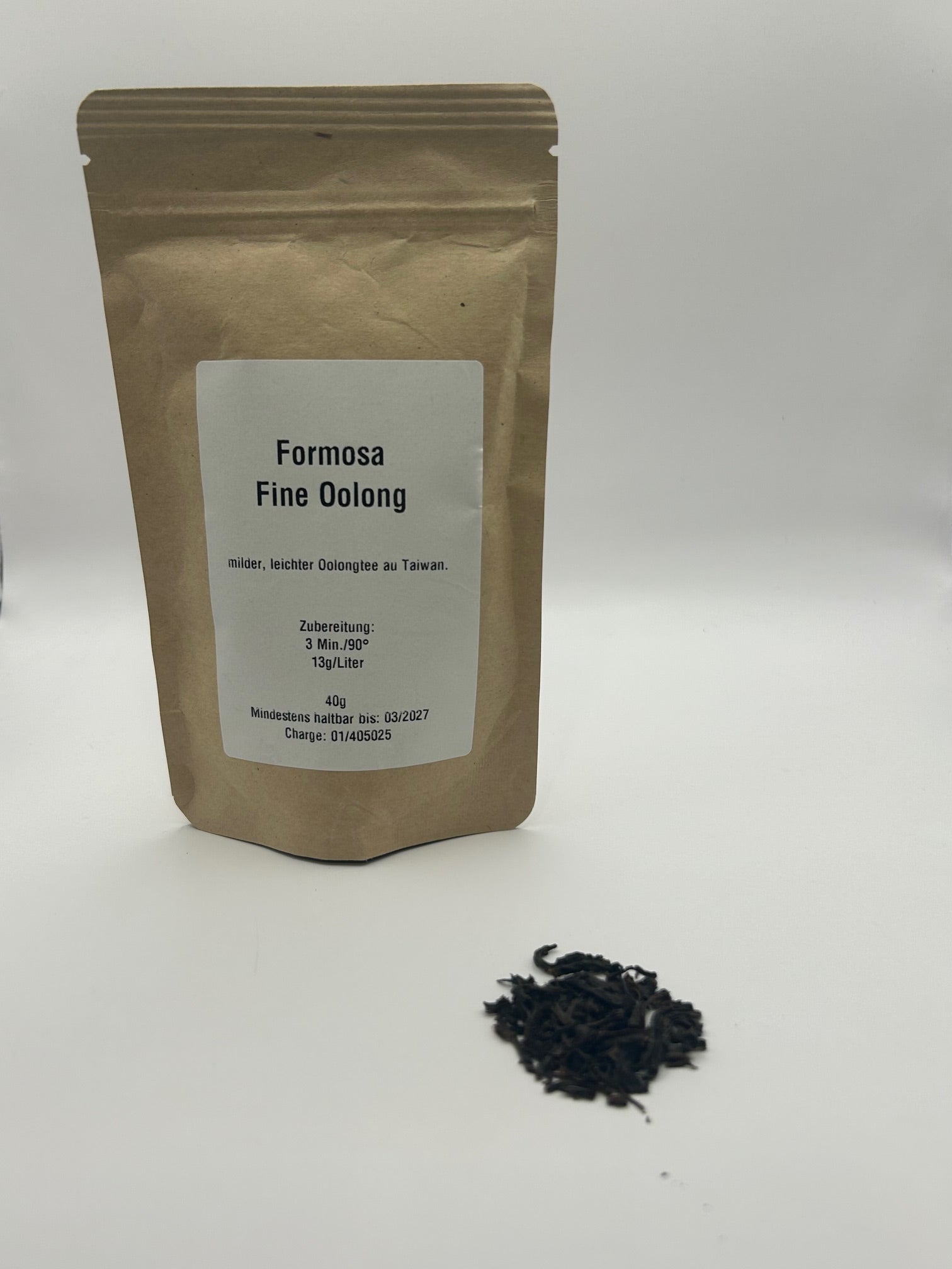 Formosa Fine Oolong Tee lose in Keramikschale serviert – Produkt von Weinamt