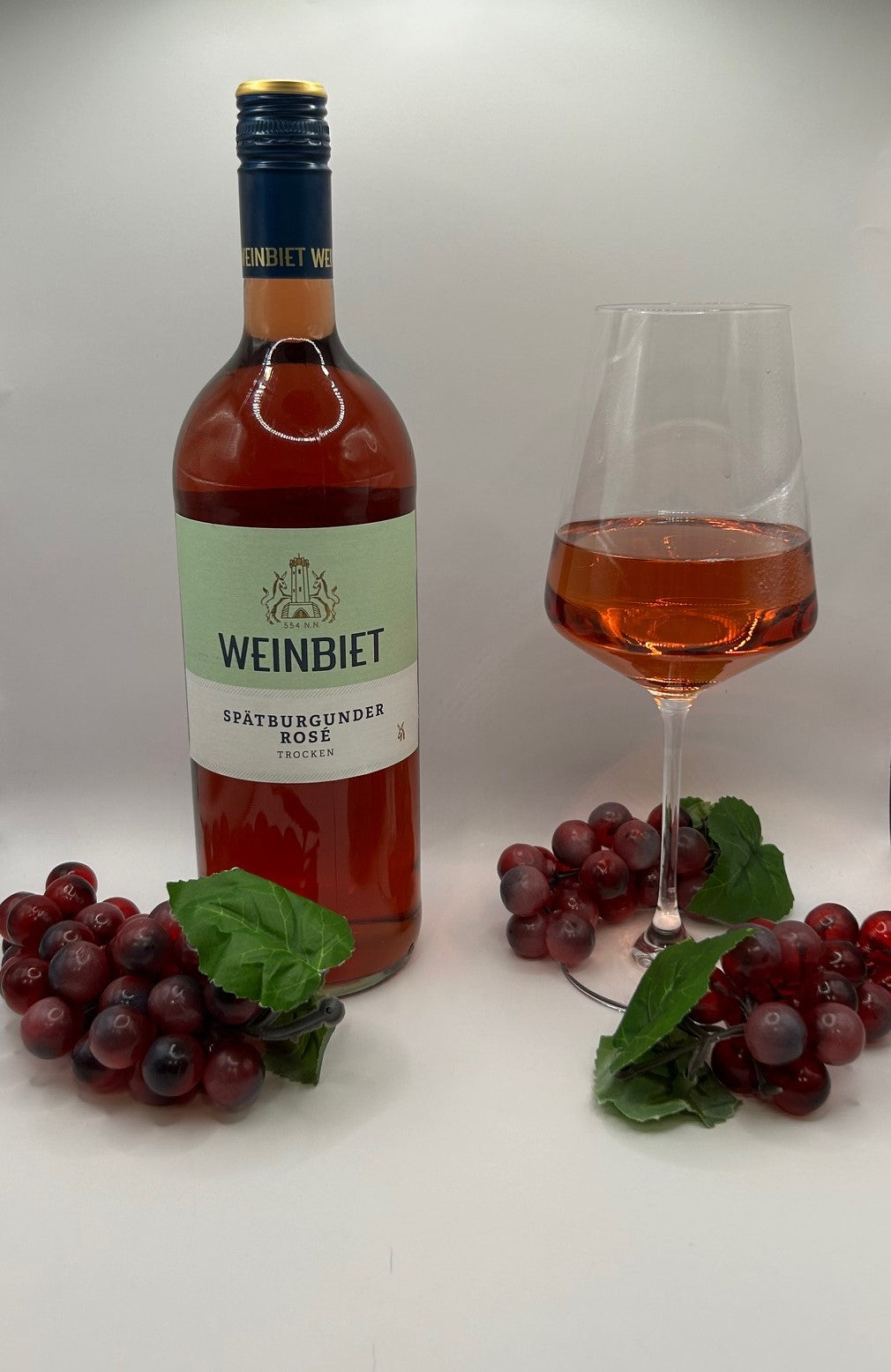 Flasche Spätburgunder Rosé Weinbiet – jetzt entdecken bei Weinamt